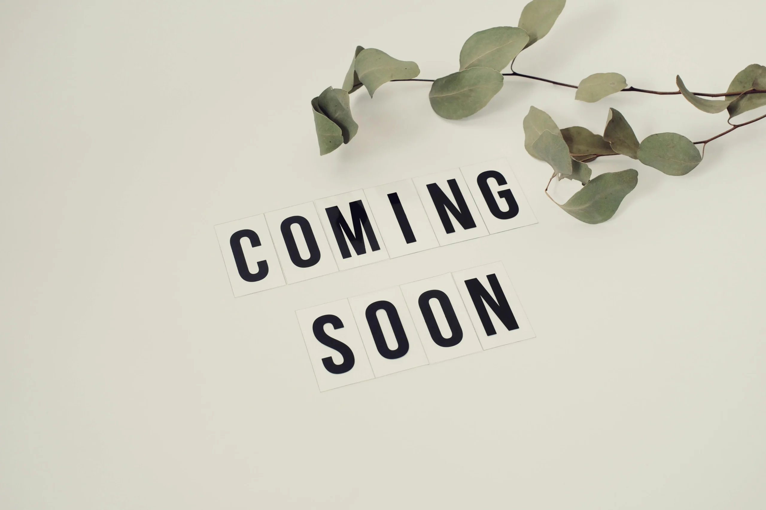 Des lettres forment les mots "coming soon"